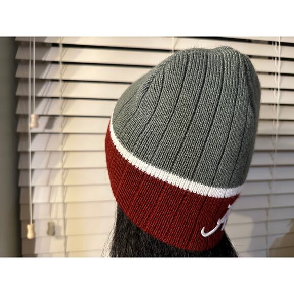 Alabama Football beanie with embroidered mascot and "A" - Picture 5 of 7